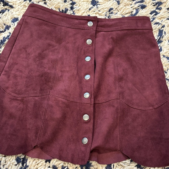 American Eagle Outfitters Burgundy Button-Front Suede Skirt- size 2 - Picture 5 of 7